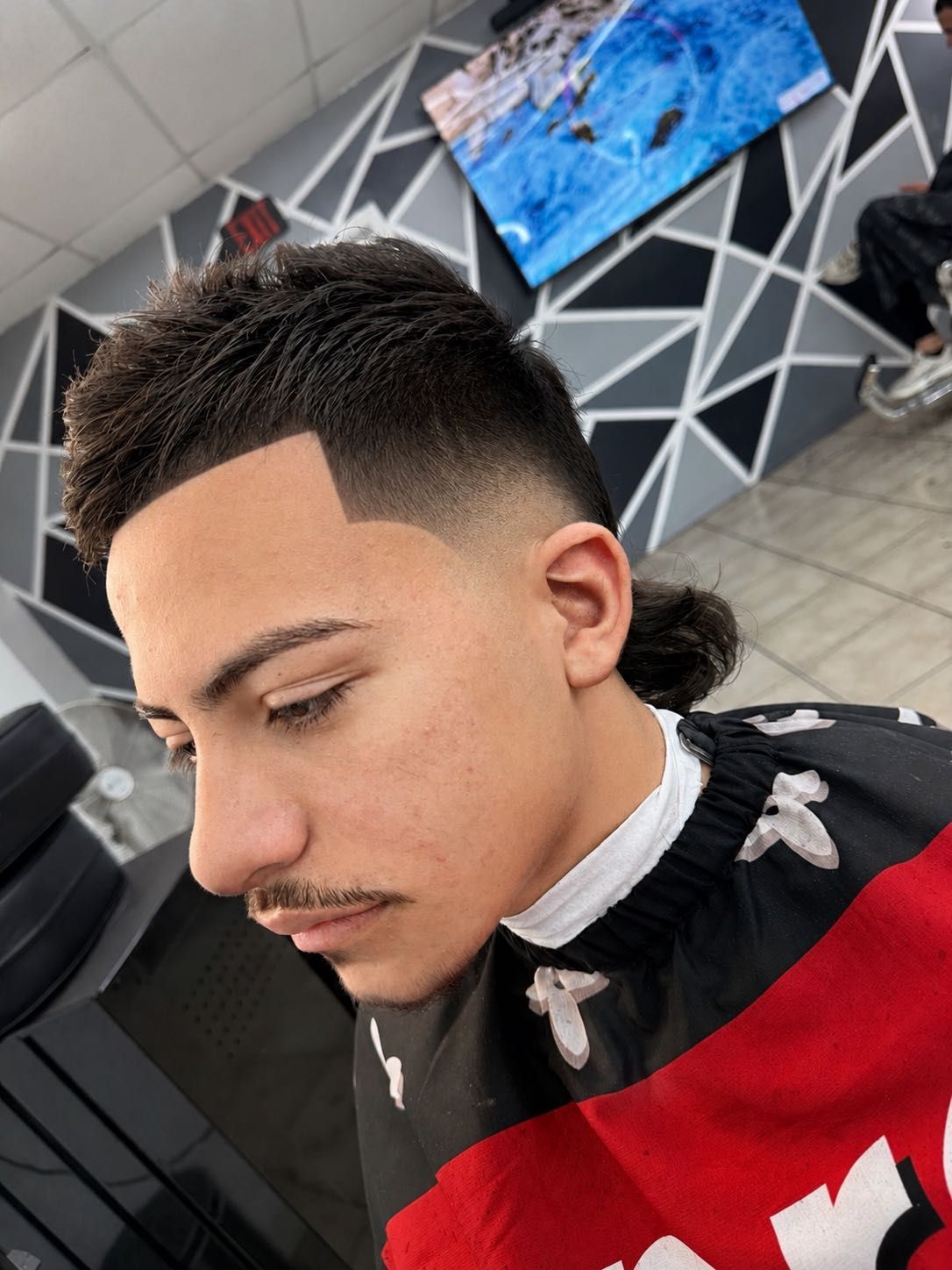 Precision fade and clean line-up at Royalty Caribbean Barbershop